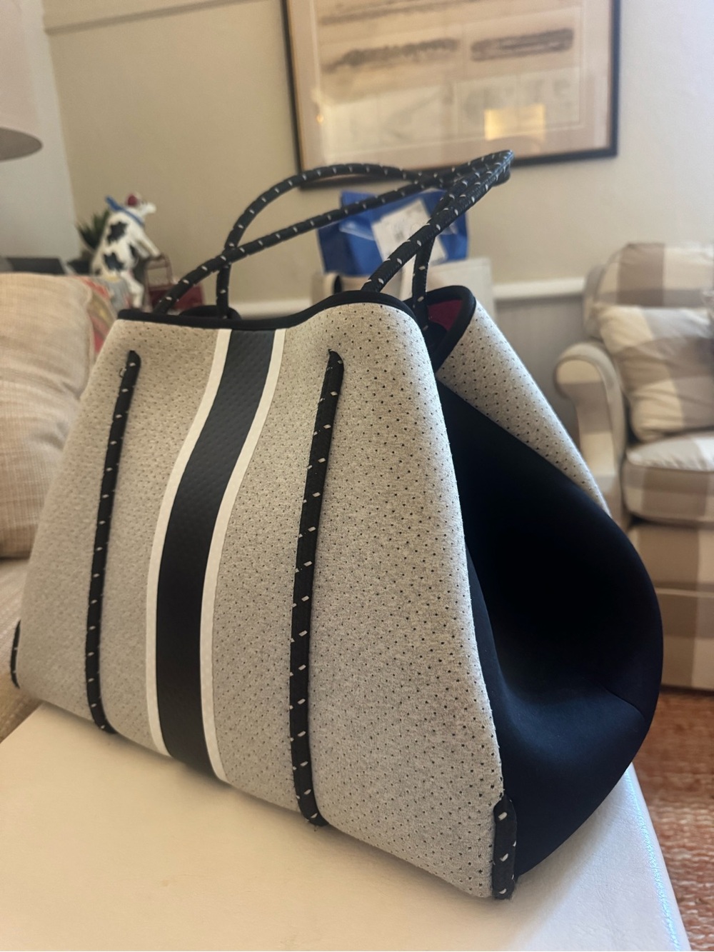 HAUTE SHORE Neoprene Tote in Light Gray and Black